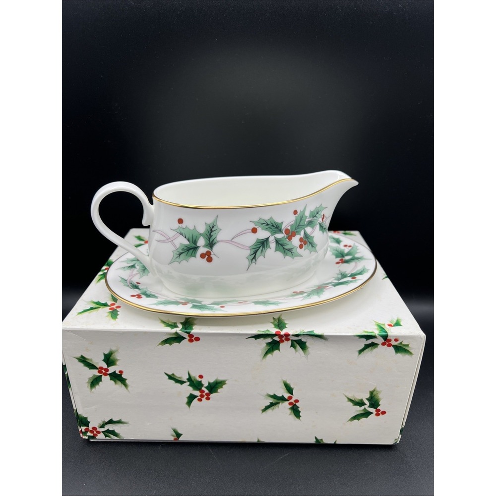 MIKASA RIBBON HOLLY GRAVY BOAT w/ STAND CAF03/742 Christmas Bone China